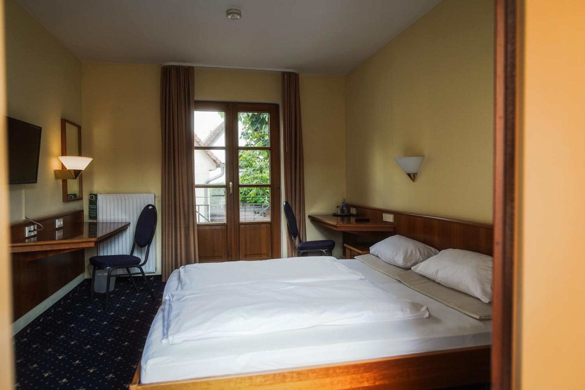 Hotel Erlenbacher Hof Bad Homburg vor der Höhe Buitenkant foto