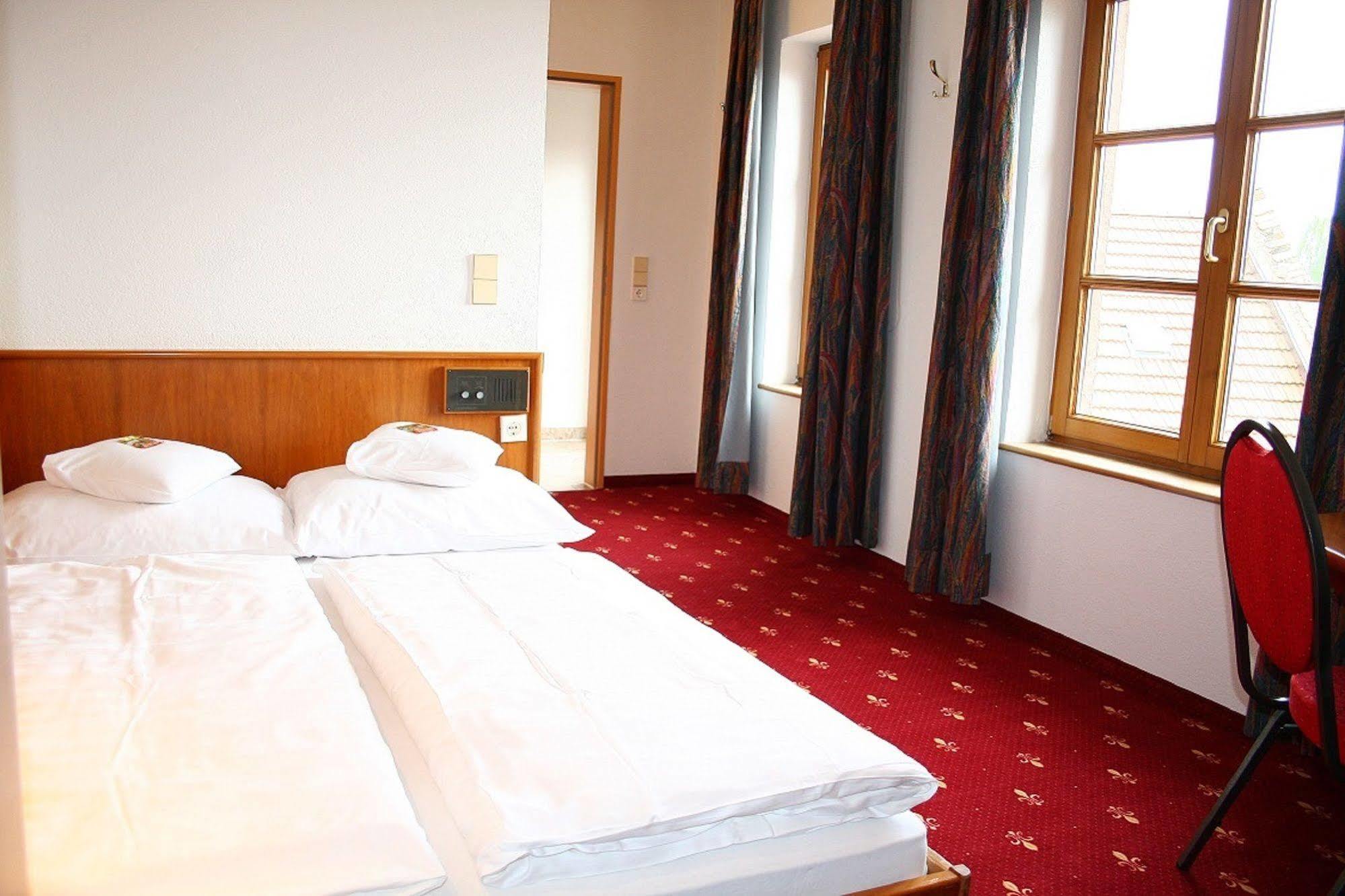 Hotel Erlenbacher Hof Bad Homburg vor der Höhe Buitenkant foto