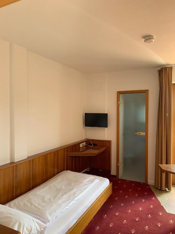 Hotel Erlenbacher Hof Bad Homburg vor der Höhe Buitenkant foto