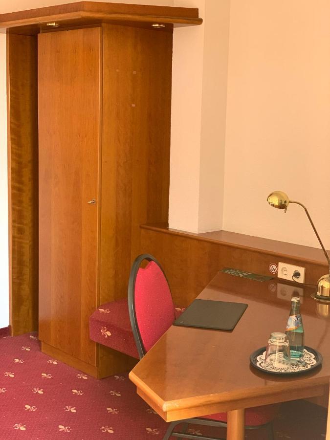 Hotel Erlenbacher Hof Bad Homburg vor der Höhe Buitenkant foto