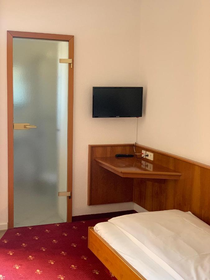 Hotel Erlenbacher Hof Bad Homburg vor der Höhe Buitenkant foto