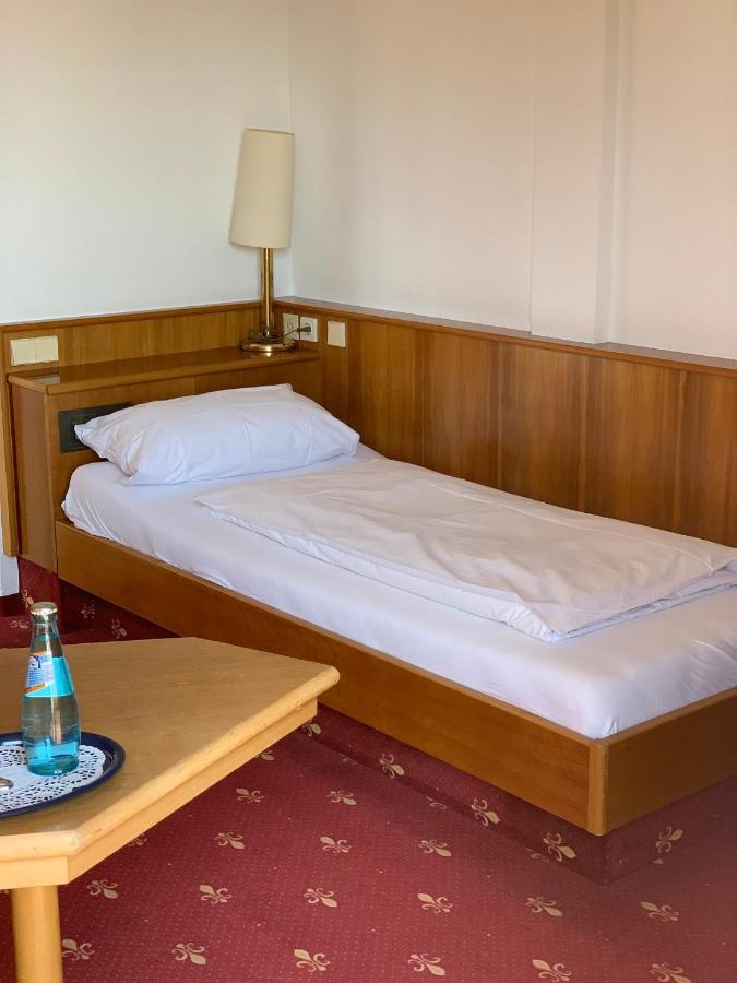 Hotel Erlenbacher Hof Bad Homburg vor der Höhe Buitenkant foto