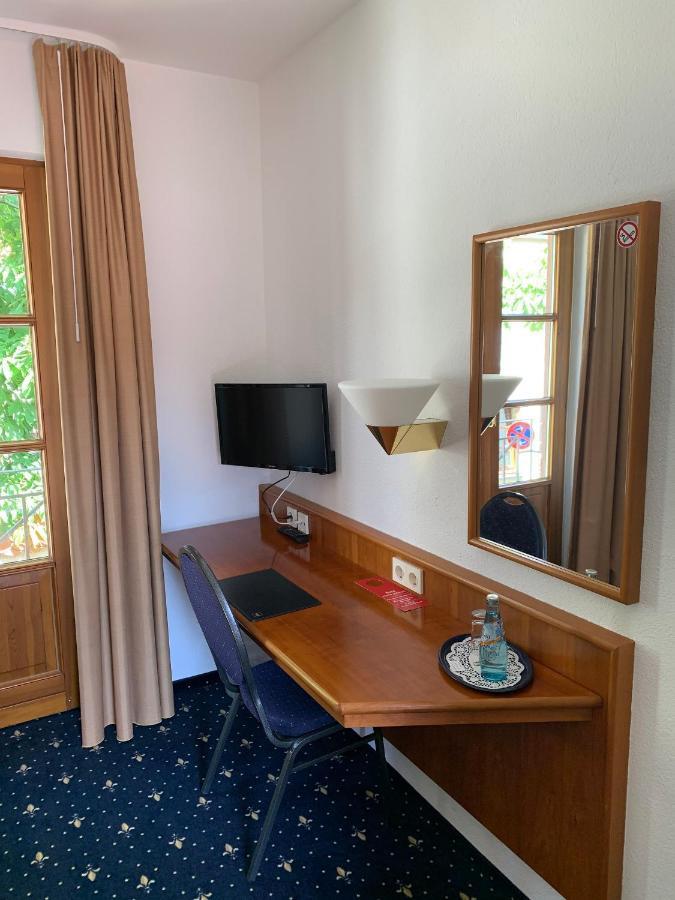 Hotel Erlenbacher Hof Bad Homburg vor der Höhe Buitenkant foto